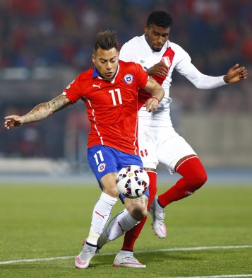 La gran noche de Eduardo Vargas ante Perú