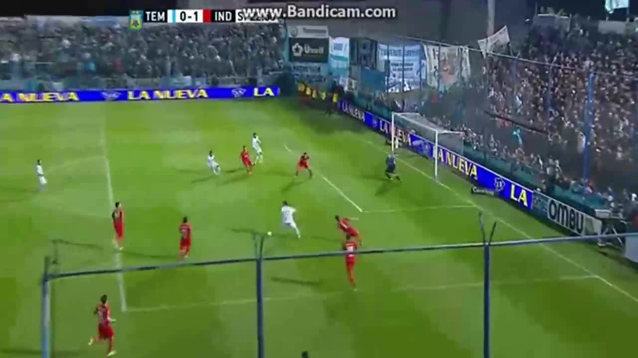 Fernando Brandan quiso emular gol de rabona, pero falló