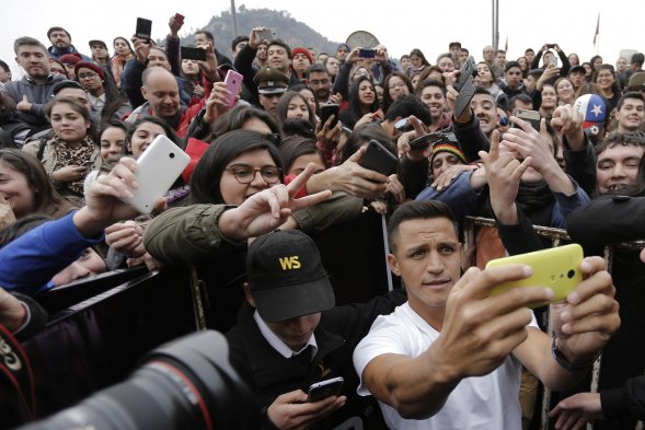 La locura que generó Alexis Sánchez en Plaza Italia