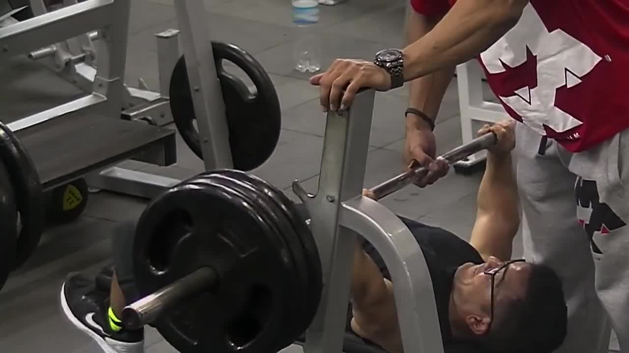 Atletas paralímpicos sorprendieron en un gimnasio