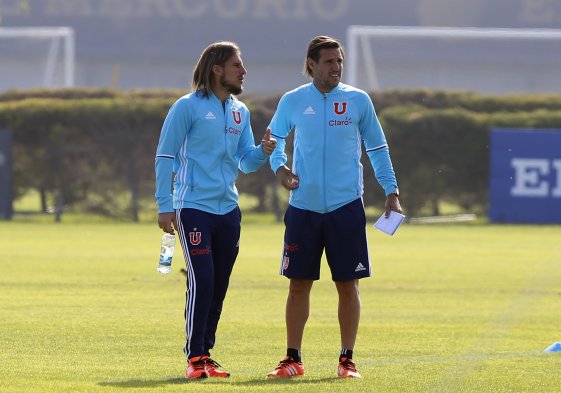 Sebastián Beccacece se puso el buzo de la U y comandó su primera práctica