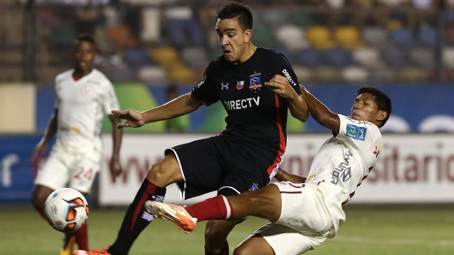 Colo Colo logró un esforzado empate con Universitario en la “Noche Crema”