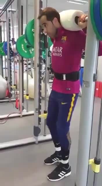 Así entrena Claudio Bravo en las instalaciones de FC Barcelona
