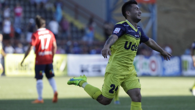 Jean Meneses marcó el primero de U. de Concepción ante U. Católica