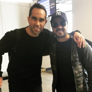 Luis Fonsi publicó imagen en instagram junto a Claudio Bravo