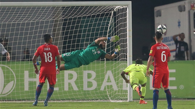 Johnny Herrera y el gol de Rómulo Otero: Pensé en arriesgar y me sorprendió
