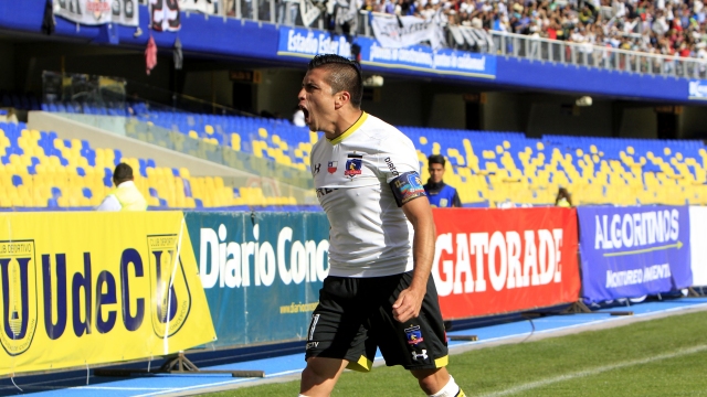 Gonzalo Fierro con un golazo anotó el primero para Colo Colo ante U. de Concepción