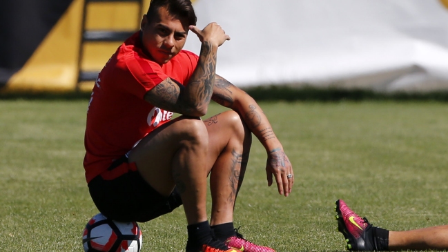 Mamá de Eduardo Vargas quedó hospitalizada tras sufrir un infarto