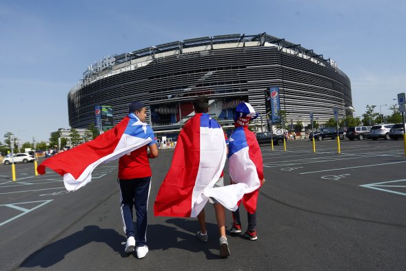Los hinchas hacen la previa de la final en las afueras del Metlife Stadium