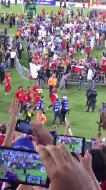 Así vivieron los hinchas la vuelta olímpica de Chile en Nueva Jersey