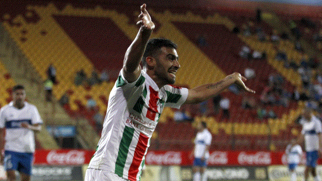 Zacaría firmó el contrato que lo convirtió en el undécimo refuerzo de U. de Chile