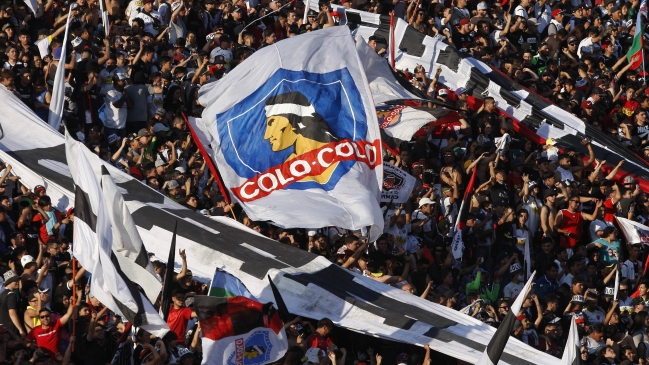 Colo Colo recibió apoyo de sus hinchas en un masivo “arengazo”