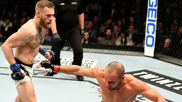 McGregor logró el KO ante Alvarez y es el primer bicampeón de la UFC