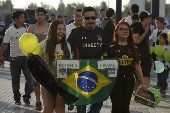 El respetuoso y emotivo homenaje a Chapecoense en el Colo Colo vs. UC