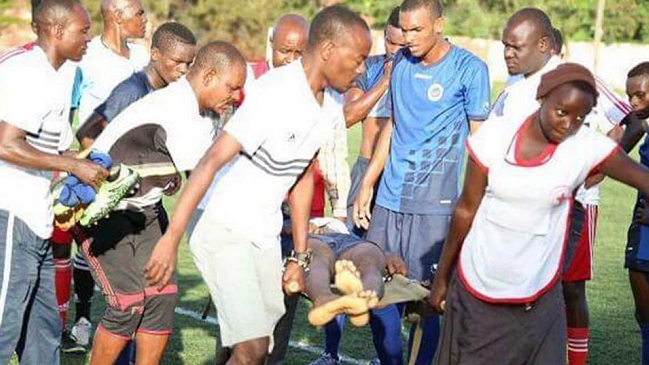 Joven futbolista de Tanzania falleció en plena cancha por un ataque cardíaco