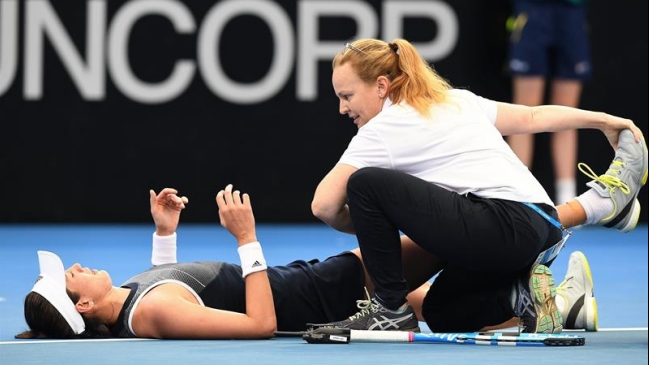 Garbiñe Muguruza se retiró por calambres en su primer partido en Brisbane
