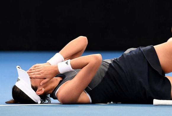 Garbiñe Muguruza abandonó con lágrimas el torneo de Brisbane
