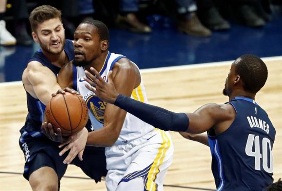 El agónico triunfo de los Warriors ante Dallas con un triple de Curry