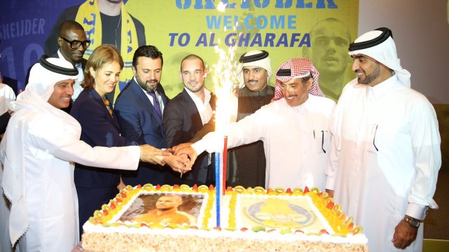 Wesley Sneijder es nuevo compañero del chileno Luis Jiménez en Al Gharafa de Qatar