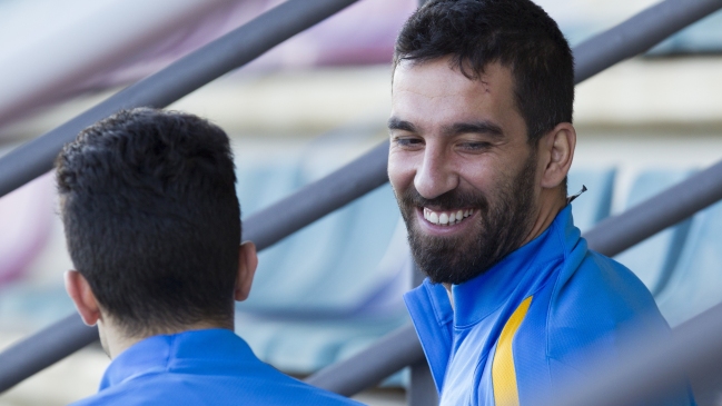 Basaksehir de Estambul negocia con FC Barcelona para fichar a Arda Turan