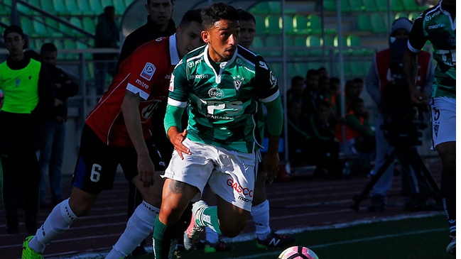 Jugador de Santiago Wanderers chocó en su vehículo rumbo al entrenamiento