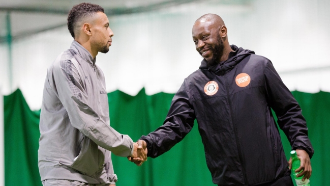 Arsenal oficializó el traspaso de Francis Coquelin a Valencia
