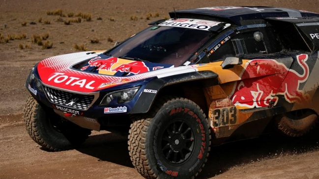 Carlos Sainz ganó la sexta etapa y recortó distancia con Stéphane Peterhansel en el Dakar