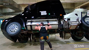 WWE: Braun Strowman “volteó” un trailer en último capítulo de Raw