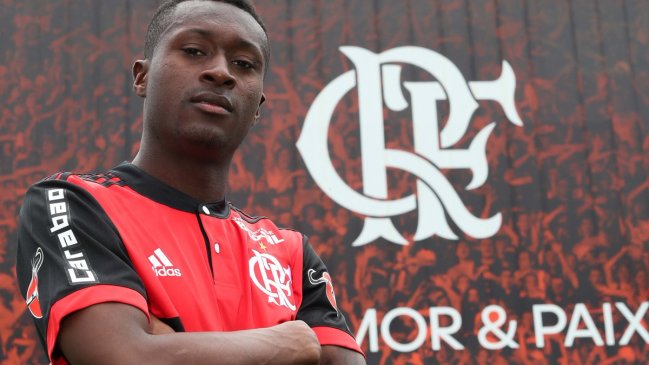 Flamengo oficializó la contratación del colombiano Marlos Moreno