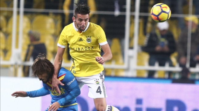 Mauricio Isla fue titular en la victoria de Fenerbahce sobre Goztepe en Turquía