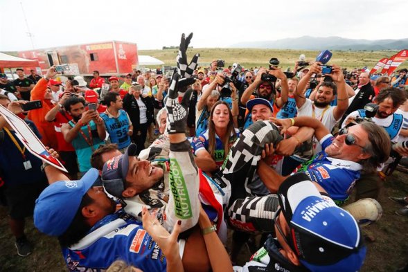 Con Casale a la cabeza: Las postales que dejaron los campeones del Dakar en su última jornada