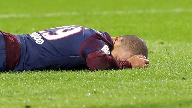 Kylian Mbappé quedó nocaut tras un choque con arquero rival