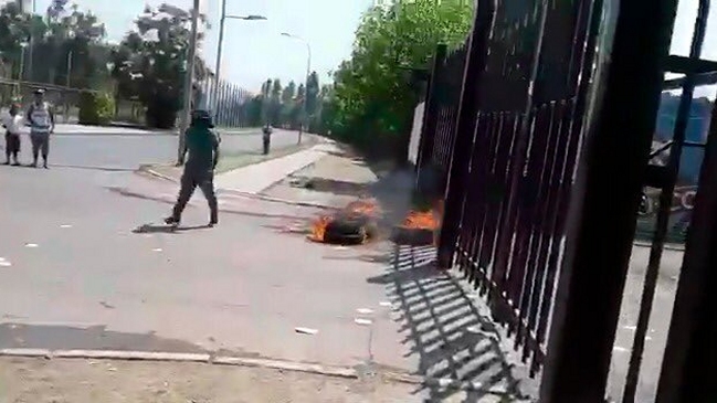 “La paciencia se agotó”: Hinchas de Colo Colo causaron incidentes en las afueras del Monumental