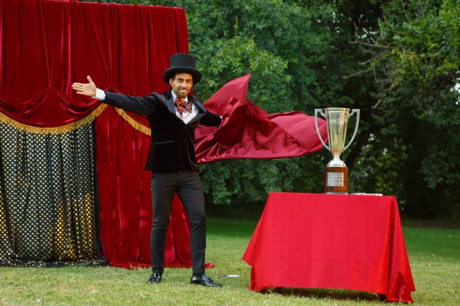 ¿Qué hace Jorge Valdivia disfrazado de mago?