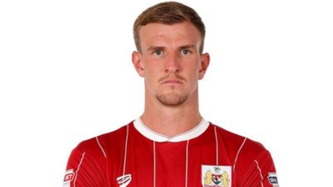 Jugador de Bristol City le pidió inusual intercambio a Guardiola al final del partido con M. City