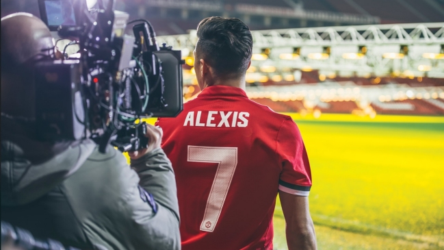 Comienza en Chile la venta de la camiseta que usará Alexis Sánchez en el United