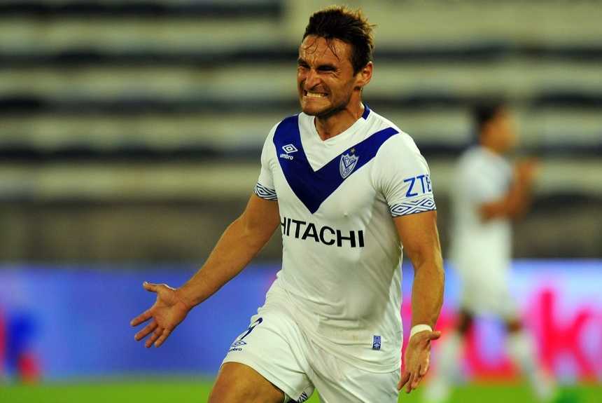 Angelo Henríquez marcó su primer gol en México, pero terminó expulsado en triunfo de Atlas