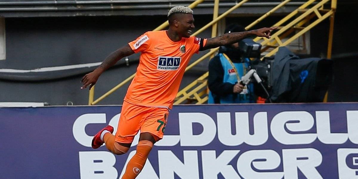 Las dos anotaciones de Junior Fernandes en Turquía: Un golazo y otro con fortuna