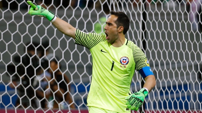 “No desistir en el intento”: El consejo de Bravo a un niño que sueña con ser portero