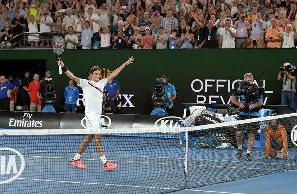 Un emocionado Roger Federer celebró su sexto título en el Abierto de Australia