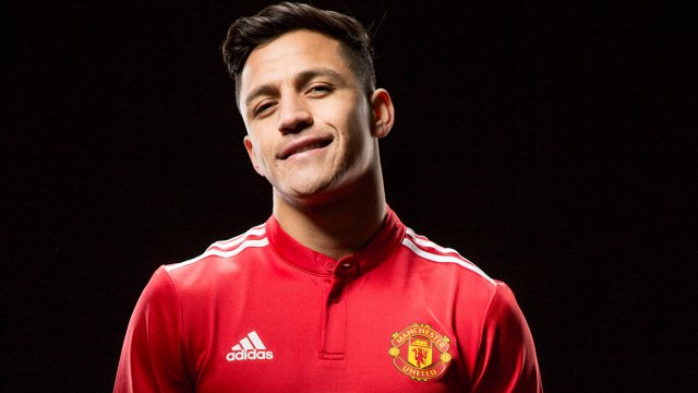 Hincha de Manchester United adaptó canción para apoyar a Alexis Sánchez