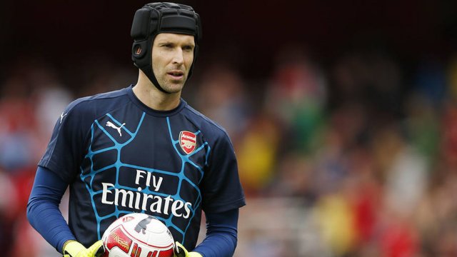 El desafortunado error de Petr Cech en la derrota de Arsenal ante Swansea