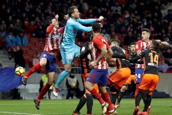 Godín deberá someterse a reconstrucción maxilofacial tras perder tres dientes por un golpe