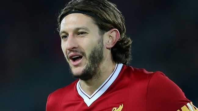 Adam Lallana perdió el control y agredió a joven jugador de Tottenham