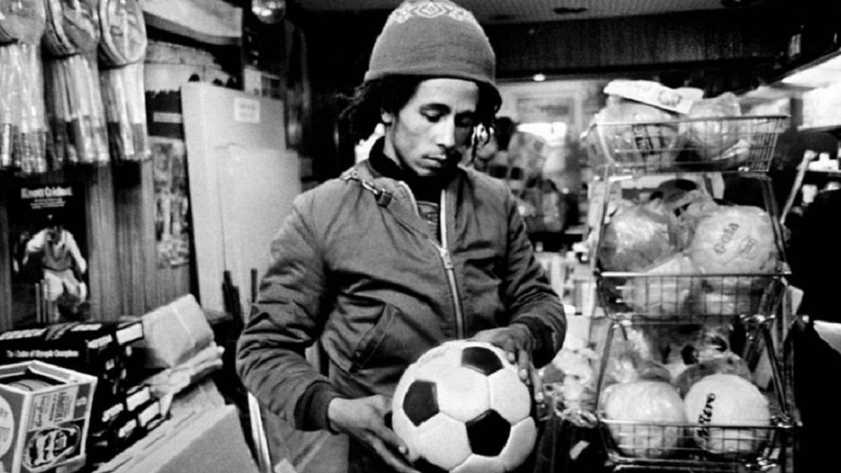 Los dotes para el fútbol de Bob Marley en un nuevo aniversario de su natalicio