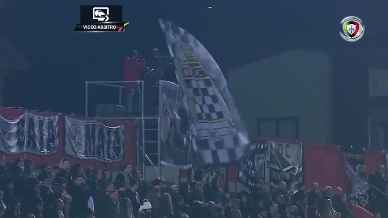 Una bandera “boicoteó” la utilización del VAR en Portugal