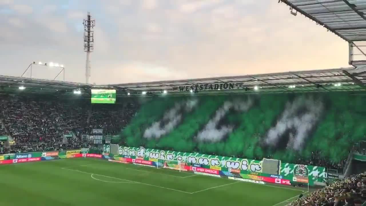El impresionante mosaico hecho con papel picado en el clásico de Viena