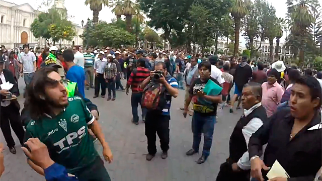 Hinchas de Santiago Wanderers protagonizaron incidentes en la previa al duelo frente a Melgar
