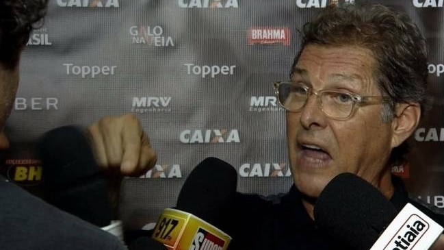 Técnico de Atlético Mineiro se indignó y amenazó con agredir a un reportero