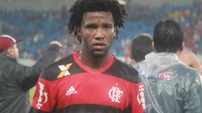 Hinchas de Flamengo calificaron como el “peor zaguero de la historia” al jugador que quiere la U